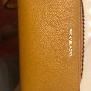 Michael Kors Wallet/ Wristlet (NWOT)